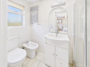 EN-SUITE SHOWER ROOM- click for photo gallery